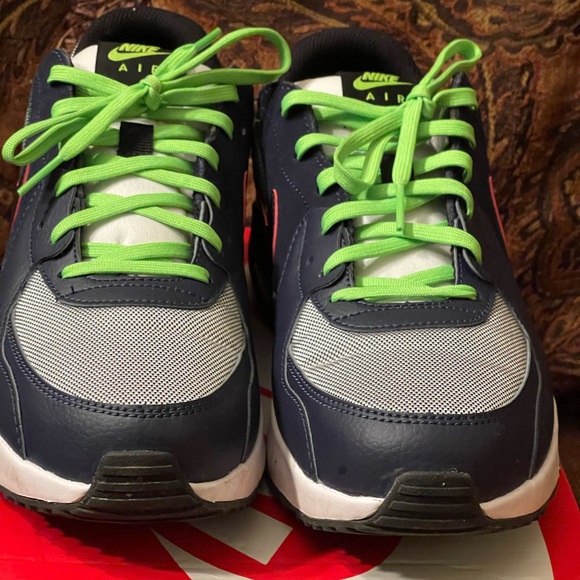 100% Auth Nike Air Max Excee Sneakers - Picture 10 of 12